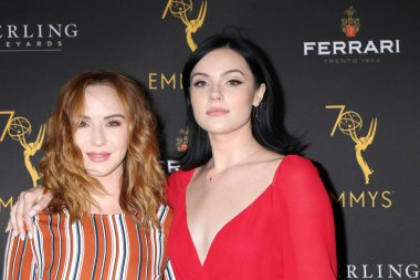Los Angeles - 22 Ağustos: Camryn Grimes, Cait Fairbanks resepsiyonda gündüz eş grubu Atas televizyon Akademisi üzerinde 22 Ağustos 2018 Kuzey Hollywood, Ca