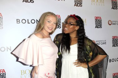 Los Angeles - Ağustos 25: Emilia Mccarthy, Carla Jeffery, çeşitlilik, Bolon Diffa yararına tasarım x ve Culver City, Ca üzerinde 25 Ağustos 2018 Louis Poulsen showroom