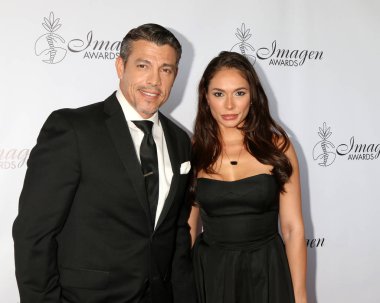Los Angeles - Ağustos 25: Al Coronel, Christiana Leucas Los Angeles, Ca üzerinde 25 Ağustos 2018 Jw Marriott Hotel'in 33 yıllık Imagen Ödülleri'nde