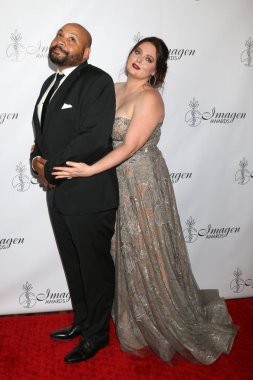 Los Angeles - Ağustos 25: Colton Dunn, Lauren Ash Los Angeles, Ca üzerinde 25 Ağustos 2018 Jw Marriott Hotel 33 yıllık Imagen Ödülleri'nde