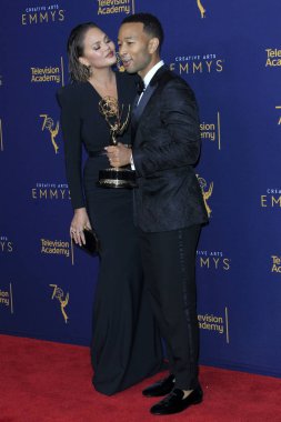 Los Angeles - Eylül 9: Chrissy Teigen, John Legend 2018 yaratıcı sanatlar Emmy Ödülleri - 9 Eylül 2018 yılında Los Angeles, Ca 2 - basın odası Microsoft tiyatro gününde
