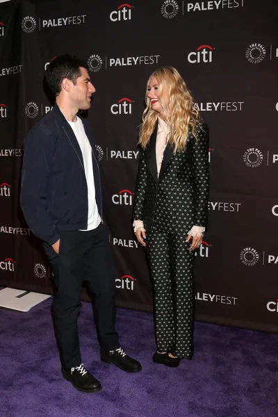 Los Angeles Sep Max Greenfield Beth Behrs 2018 Paleyfest Fall — Stock Photo, Image