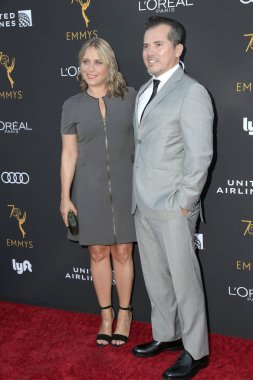 Los Angeles - 15 Eylül: Justine Maurer, John Leguizamo sanatçılar Wallis Annenberg merkezi sahne sanatları için 15 Eylül 2018 Beverly Hills, Ca aday televizyon Akademi onur Emmy