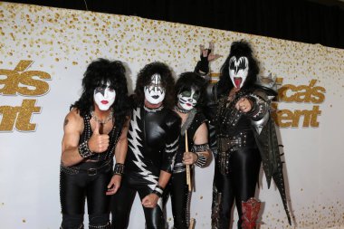 Los Angeles - 19 Eylül: Paul Stanley, Tommy Thayer, Eric Singer Gene Simmons, öp 