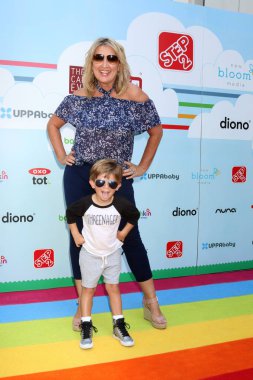 Los Angeles - Eyl 22: Wendy Burch, oğlu Event'de 7 yıllık ünlü kırmızı halı üzerinde 22 Eylül 2018 Sony stüdyosu Culver City, Ca