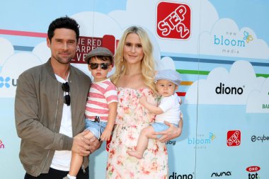 Los Angeles - Eyl 22: Ben Hollingsworth, Nila Myers, çocuk Event'de 7 yıllık ünlü kırmızı halı üzerinde 22 Eylül 2018 Sony stüdyosu Culver City, Ca