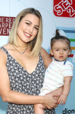 Los Angeles - 22 Eylül: Carissa Culiner, Chase Culiner etkinlikte 7 yıllık ünlü kırmızı halı Sony stüdyosu üzerinde 22 Eylül 2018 Culver City, Ca