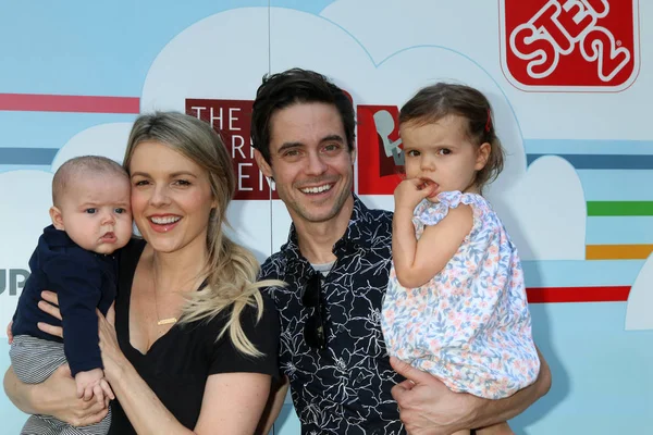 Los Angeles - 22 Eylül: Riley Manno, Ali Fedotowsky, Kevin Manno, Molly Manno Event'de 7 yıllık ünlü kırmızı halı Sony stüdyosu üzerinde 22 Eylül 2018 Culver City, Ca