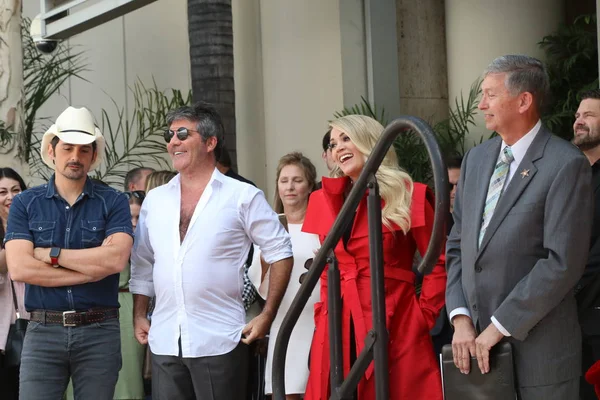 ロサンゼルス Sep ブラッド ペイズリー サイモン コーウェル 2018 日にロサンゼルス カリフォルニア州で名声のハリウッドのキャリーアンダーウッド スター式でキャリー — ストック写真