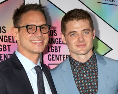 Los Angeles - 22 Eylül: Greg Berlanti, Beverly Hills, Ca üzerinde 22 Eylül 2018 Beverly Hilton Hotel La Lgbt merkezinin 49 yıldönümü töreni'nde Robbie Rogers