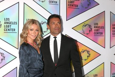Los Angeles - 22 Eylül: Kelly Ripa, Beverly Hills, Ca üzerinde 22 Eylül 2018 Beverly Hilton Hotel La Lgbt merkezinin 49 yıldönümü töreni'nde Mark Consuelos