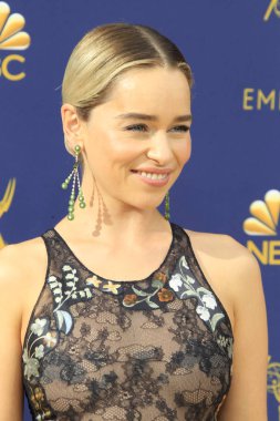 Los Angeles - Eylül 17: Emilia Clarke, 2018 Emmy Ödülleri gelenler Microsoft Tiyatrosu'nda 17 Eylül 2018 tarihinde Los Angeles, Ca