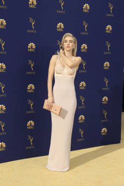 Los Angeles - Eylül 17: Vanessa Kirby 2018 Emmy Ödülleri gelenler Microsoft Tiyatrosu'nda 17 Eylül 2018 tarihinde Los Angeles, Ca