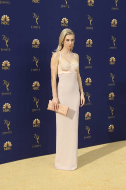 Los Angeles - Eylül 17: Vanessa Kirby 2018 Emmy Ödülleri gelenler Microsoft Tiyatrosu'nda 17 Eylül 2018 tarihinde Los Angeles, Ca
