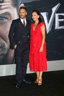 Los Angeles - Ekim 1: Tom Hardy, Kelly Marcel Village Theater 1 Ekim 2018 yılında Westwood, Ca üzerinde 