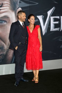 Los Angeles - Ekim 1: Tom Hardy, Kelly Marcel Village Theater 1 Ekim 2018 yılında Westwood, Ca üzerinde 