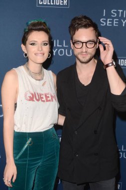 Los Angeles - Ekim 2: Richard Harmon, Bella Thorne Arclight Sherman Oaks on 2 Ekim 2018 yılında Sherman Oaks, Ca, 