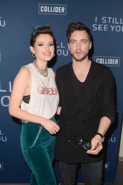 Los Angeles - Ekim 2: Richard Harmon, Bella Thorne Arclight Sherman Oaks on 2 Ekim 2018 yılında Sherman Oaks, Ca, 