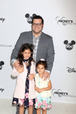 Los Angeles - Ekim 6: Josh Gad, Mickey's 90 muhteşem Taping tapınak toplantı salonunda 6 Ekim 2018 tarihinde Los Angeles, Ca, çocuklara