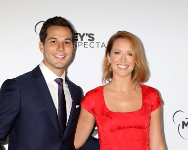 Los Angeles - Ekim 6: Skylar Astin, Anna Kampı'nda Mickey's 90 muhteşem tapınak Auditorium'da 6 Ekim 2018 Los Angeles, Ca kayıt