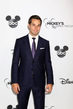 Los Angeles - Ekim 6: Skylar Astin, Mickey's 90 muhteşem tapınak Auditorium'da 6 Ekim 2018 Los Angeles, Ca kayıt