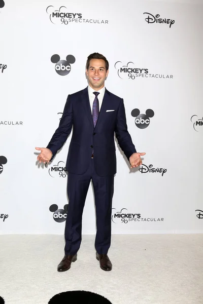 Los Angeles Oct Skylar Astin Mickey 90Th Spectacular Taping Shrine — Fotografia de Stock