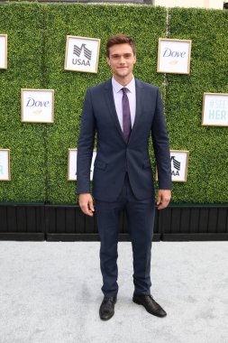 Los Angeles - Ekim 14: Hartley Sawyer Cw şebekenin sonbahar denize indirmek olay Warner Brothers Stüdyoları'nda üzerinde 14 Ekim 2018 Burbank, Ca