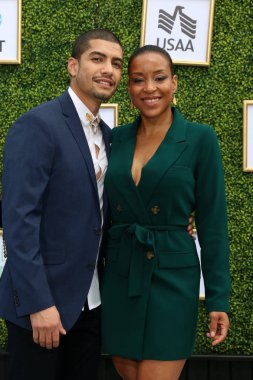 Los Angeles - Ekim 14: Rick Gonzalez, Sherry Aon Cw şebekenin sonbahar denize indirmek olay Warner Brothers Stüdyoları'nda üzerinde 14 Ekim 2018 Burbank, Ca