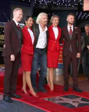 Los Angeles - 16 Ekim: Efendim Richard Branson, Virgin Arirlines personeli Hollywood Walk of Fame 16 Ekim 2018 tarihinde Los Angeles, Ca üzerinde efendim Richard Branson Star töreninde