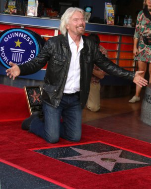 Los Angeles - 16 Ekim: Efendim Richard Branson Hollywood Walk of Fame 16 Ekim 2018 tarihinde Los Angeles, Ca üzerinde efendim Richard Branson Star töreninde