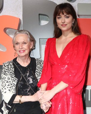Los Angeles - 24 Ekim: Tippi Hedren, Dakota Johnson, Los Angeles, Ca üzerinde 24 Ekim 2018 Arclight sinemalarda 