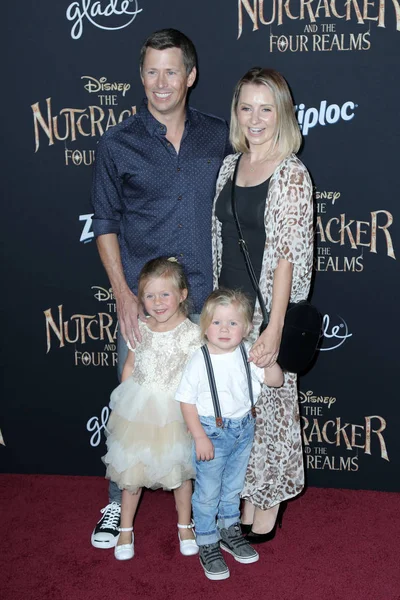 Los Angeles Oct Beverley Mitchell Michael Cameron Hutton Michael Cameron – stockfoto