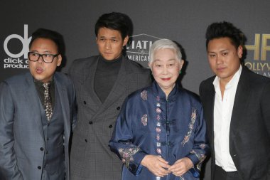 Los Angeles - Kasım 4: Nico Santos, Harry Shum Jr., Lisa Lu, Jon Chu 2018 Beverly Hills, Ca üzerinde 4 Kasım 2018 Beverly Hilton Hotel Hollywood Film Ödülleri'nde