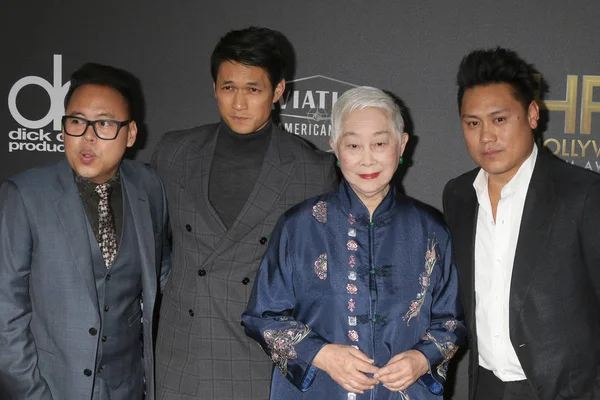 Los Angeles - Kasım 4: Nico Santos, Harry Shum Jr., Lisa Lu, Jon Chu 2018 Beverly Hills, Ca üzerinde 4 Kasım 2018 Beverly Hilton Hotel Hollywood Film Ödülleri'nde