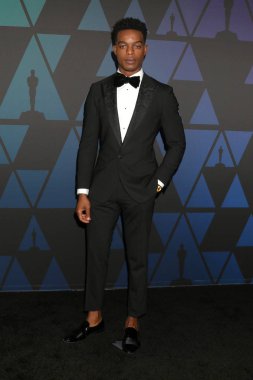 Los Angeles - Kasım 18: Stephan James Ray Dolby Ballroom 18 Kasım 2018 tarihinde Los Angeles, Ca 10 yıllık valiler Ödülleri'nde