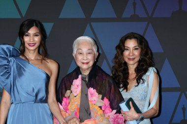 Los Angeles - Kasım 18: Gemma Chan, Lisa Lu, Michelle Yeoh, 10 yıllık valiler Ödülleri Ray Dolby balo salonu 18 Kasım 2018 Los Angeles, Ca