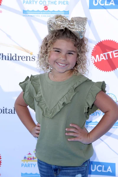 Los Angeles Nov Emmersyn Fiorentino Ucla Childrens Hospital Fest Piren — Stockfoto