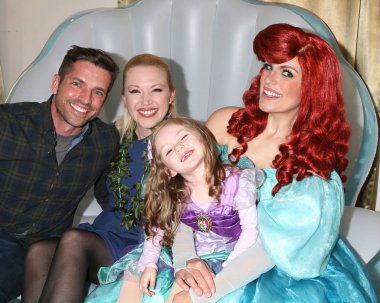 Los Angeles - Kasım 25: Scott Bailey, Adrienne Frantz, Amelie Bailey, Ariel Charachter 25 Kasım 2018 üzerinde özel bir mülke Studio City, Ca, Amelie Bailey 3 Doğum günü partisinde