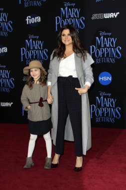 Los Angeles - Kasım 29: Tiffani Thiessen, kızı Harper Renn Smith Los Angeles, Ca üzerinde 29 Kasım 2018 El Capitan Tiyatrosunda 