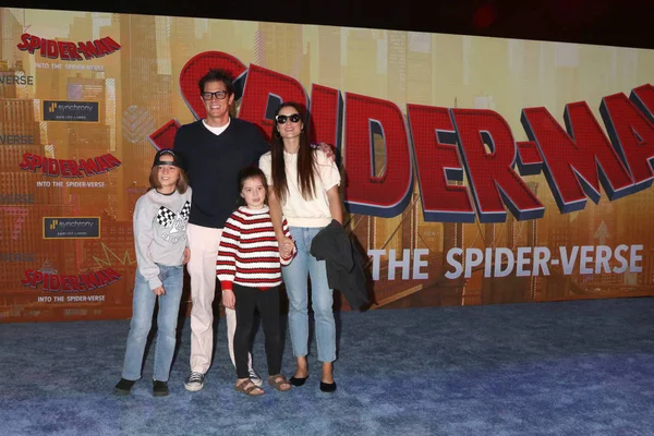 Los Angeles Dec Johnny Knoxville Family Spider Man Spider Verse — Stock Photo, Image