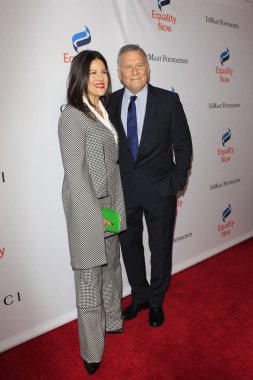 Los Angeles - Aralık 3: Paula Ravets, Paul Reiser olun eşitlik gerçeklik Gala Beverly Hills, C 3 Aralık 2018 tarihinde Beverly Hilton Hotel