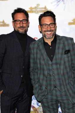 Los Angeles - 4 Aralık: Lawrence Zeryan, Gregory Zarian 