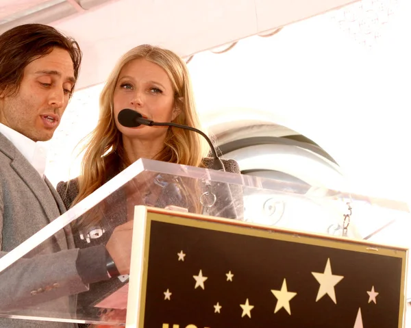 Los Angeles Aralık Brad Falchuk Gwyneth Paltrow Hollywood Walk Fame — Stok fotoğraf