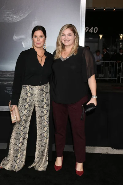 Los Angeles Dec Marcia Gay Harden Systerdotter Mule Världspremiären Byn — Stockfoto