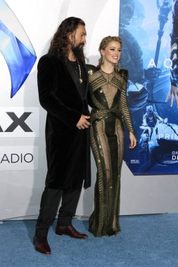 Los Angeles - Aralık 12: Jason Momoa'ya, Amber duydum Tcl Çin Tiyatrosu IMAX, 