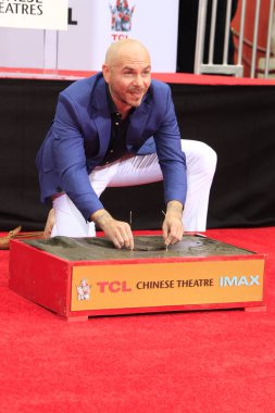 Los Angeles - Aralık 14: Pitbull Pitbull el ve ayak izi töreninde 14 Aralık 2018 üzerinde Tcl Çin Tiyatrosu IMAX Los Angeles, Ca
