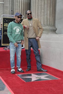 Los Angeles - Kasım 19: Pharrell Williams, Snoop Dogg, Calvin Broadus Jr Hollywood Walk of Fame 19 Kasım 2018 tarihinde Los Angeles, Ca üzerinde Snoop Dogg yıldızı töreninde