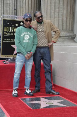Los Angeles - Kasım 19: Pharrell Williams, Snoop Dogg, Calvin Broadus Jr Hollywood Walk of Fame 19 Kasım 2018 tarihinde Los Angeles, Ca üzerinde Snoop Dogg yıldızı töreninde