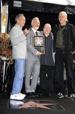 Los Angeles - 30 Kasım: Dick Smith, Rick Baker, Bob Burns, Dennis Muren Hollywood Walk of Fame 30 Kasım 2012 tarihinde Los Angeles, Ca üzerinde Rick Baker yıldız töreninde
