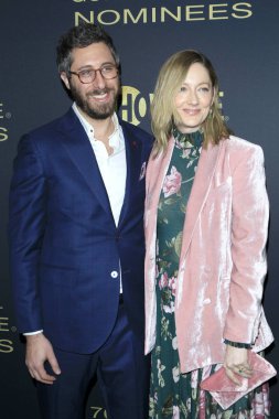 Los Angeles - Jan 5: Dave Holstein, Judy Greer Showtime altın küre adayları şenlikte Sunset Tower Hotel, 5 Ocak 2019 tarihinde West Hollywood, Ca